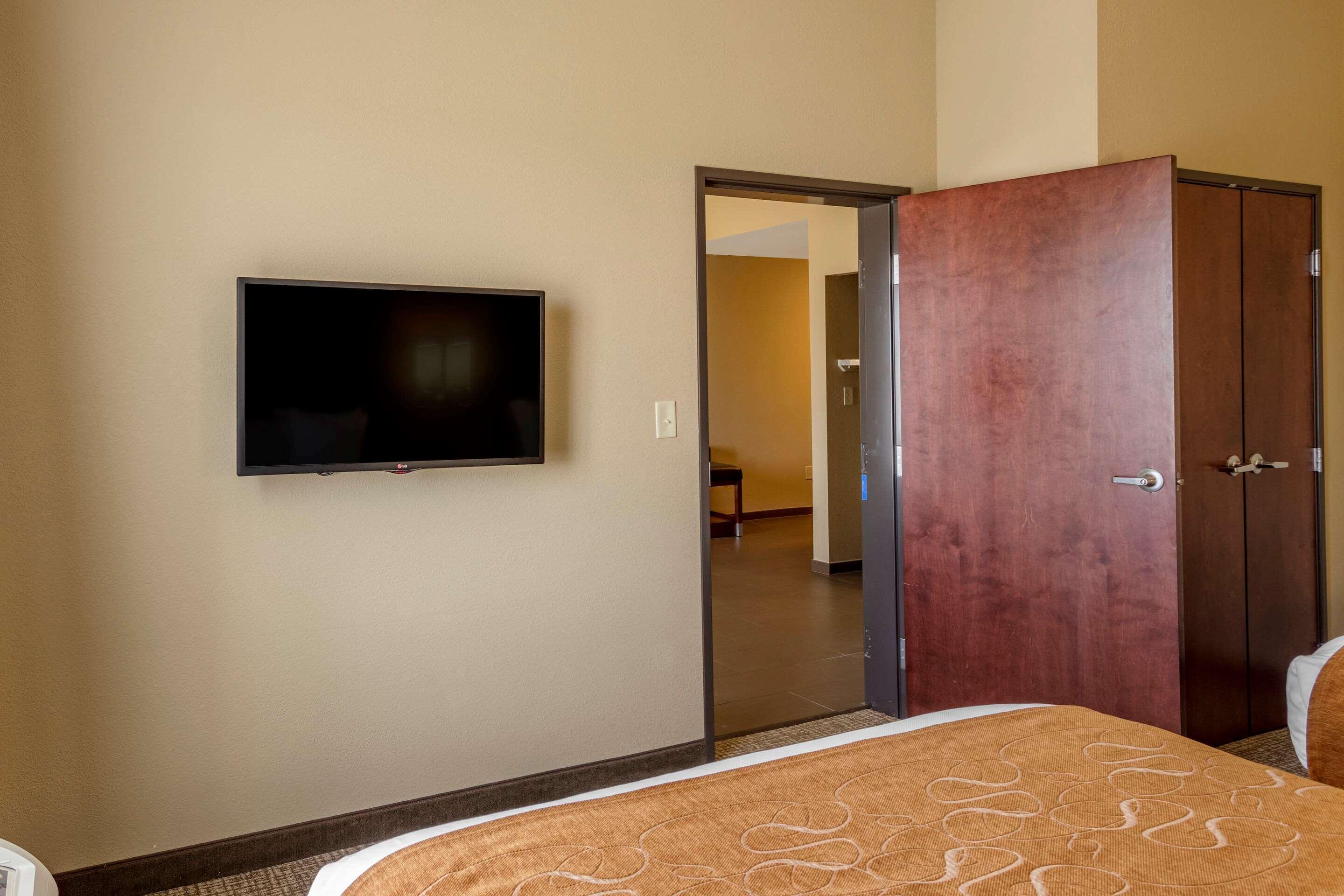 Comfort Suites Бейтсвилл Экстерьер фото