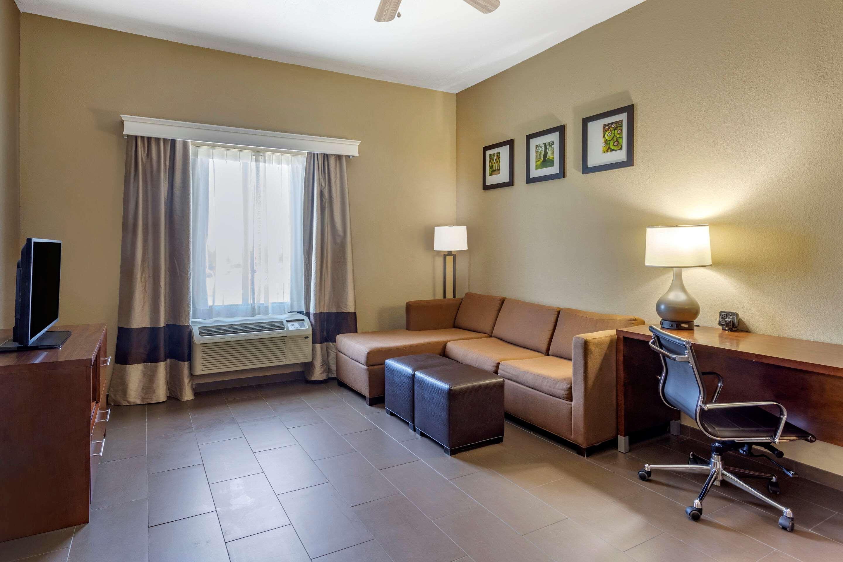 Comfort Suites Бейтсвилл Экстерьер фото