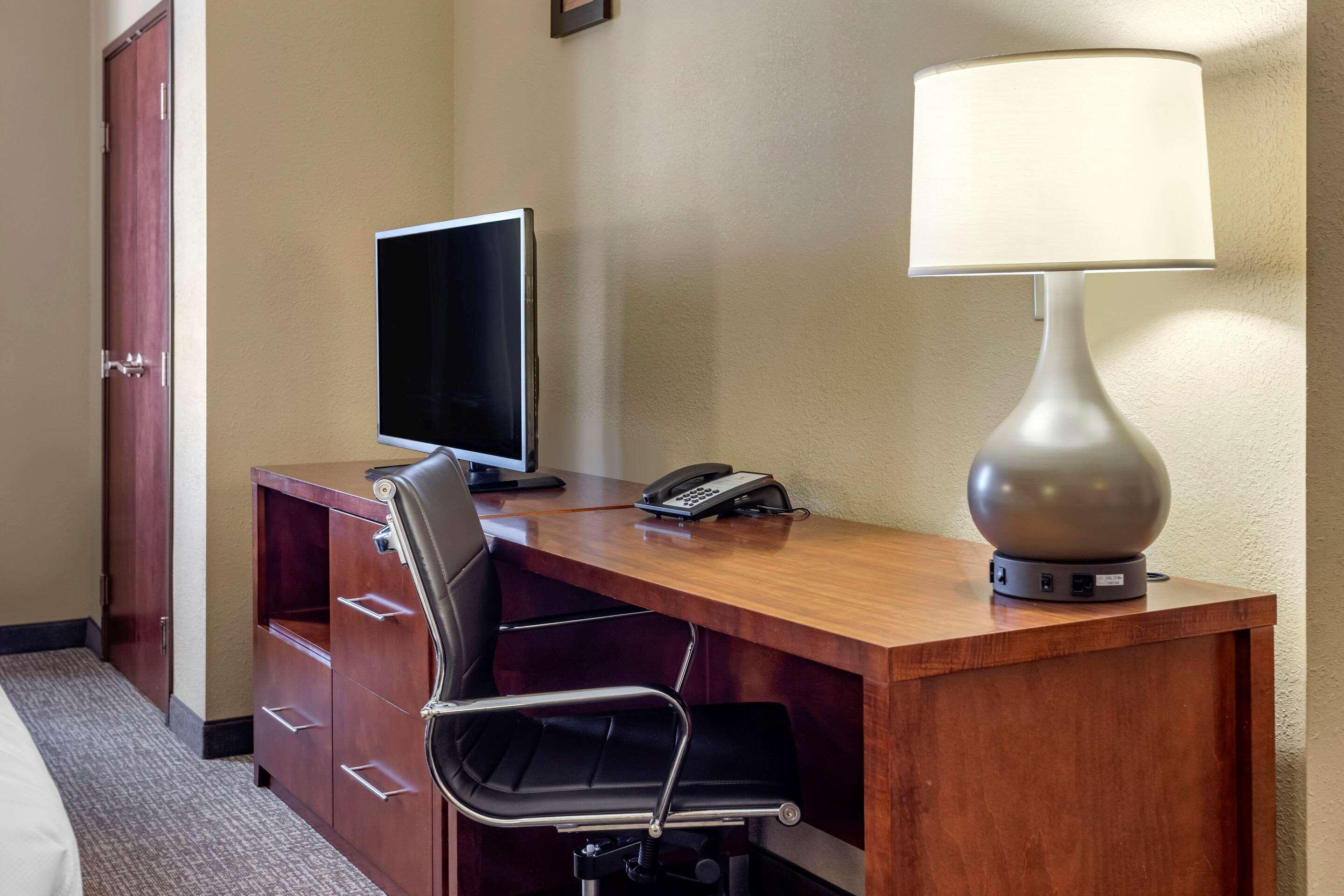 Comfort Suites Бейтсвилл Экстерьер фото