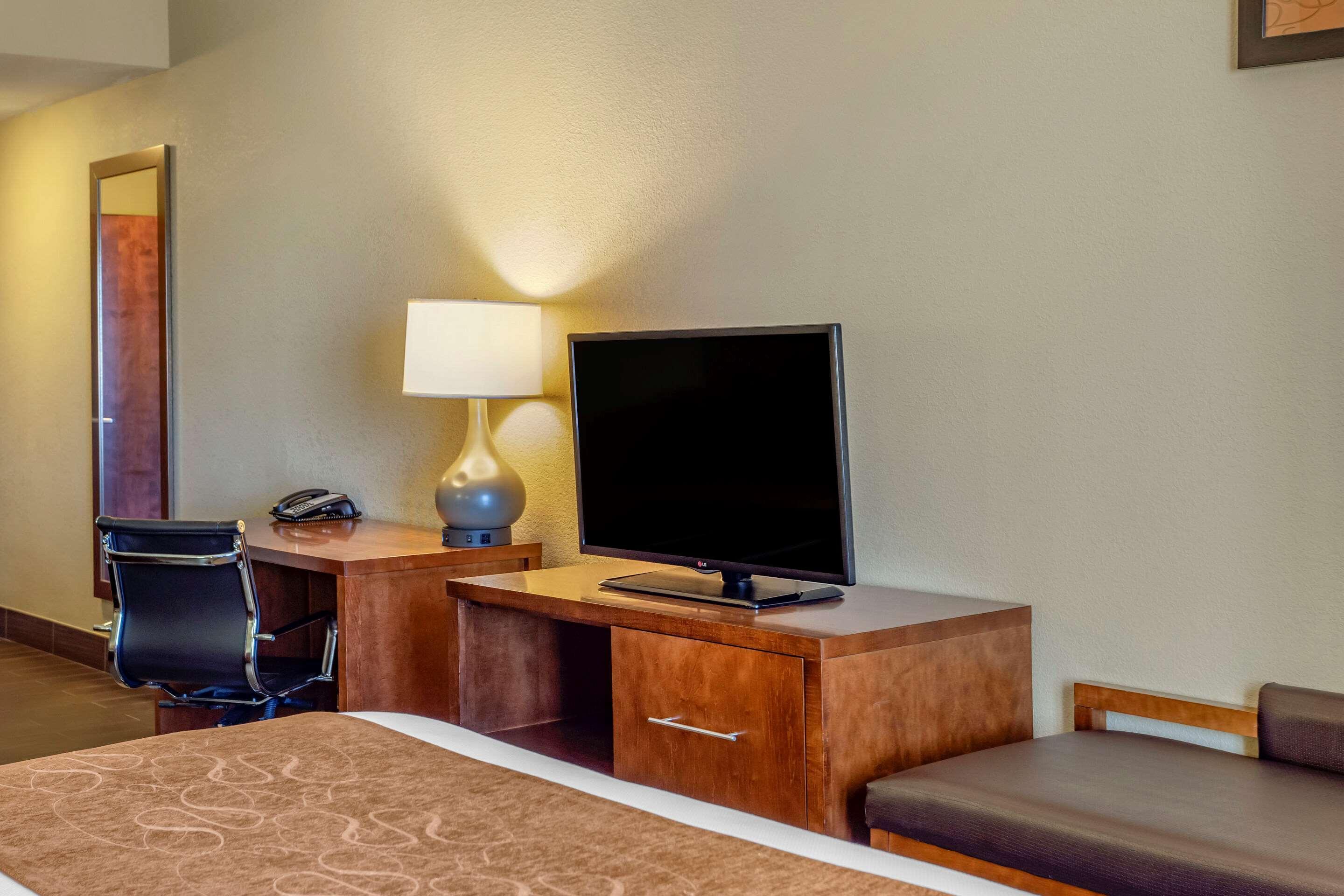 Comfort Suites Бейтсвилл Экстерьер фото