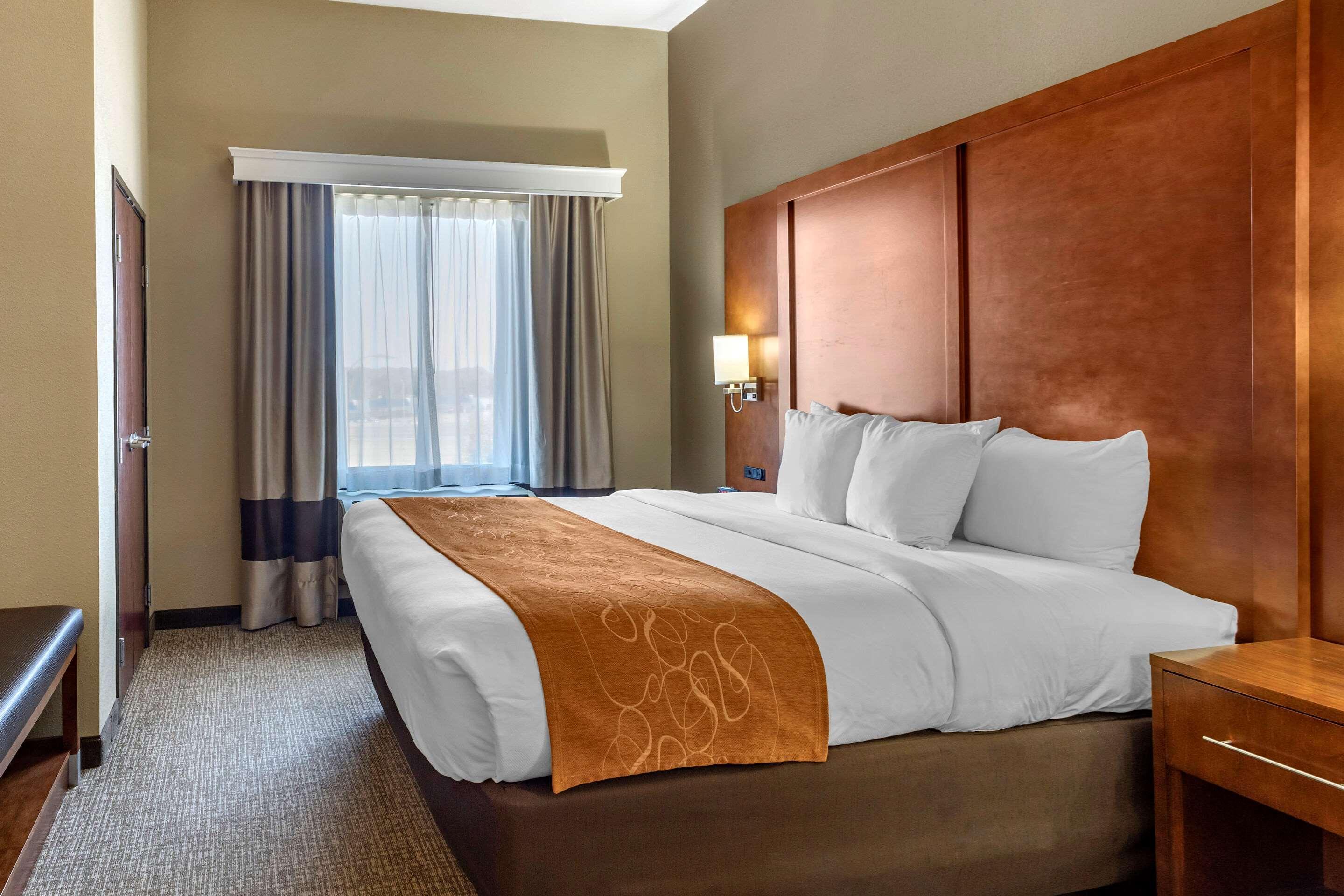 Comfort Suites Бейтсвилл Экстерьер фото