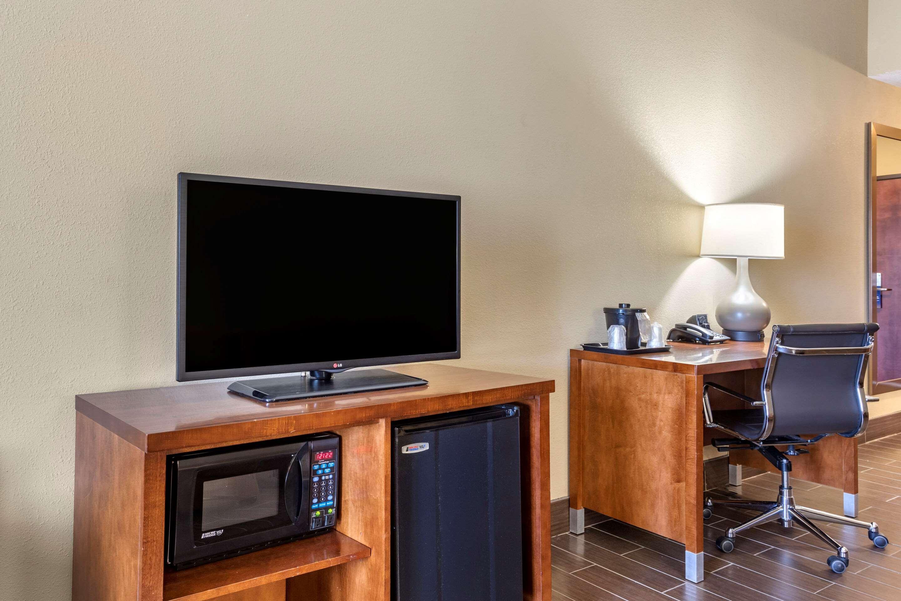 Comfort Suites Бейтсвилл Экстерьер фото
