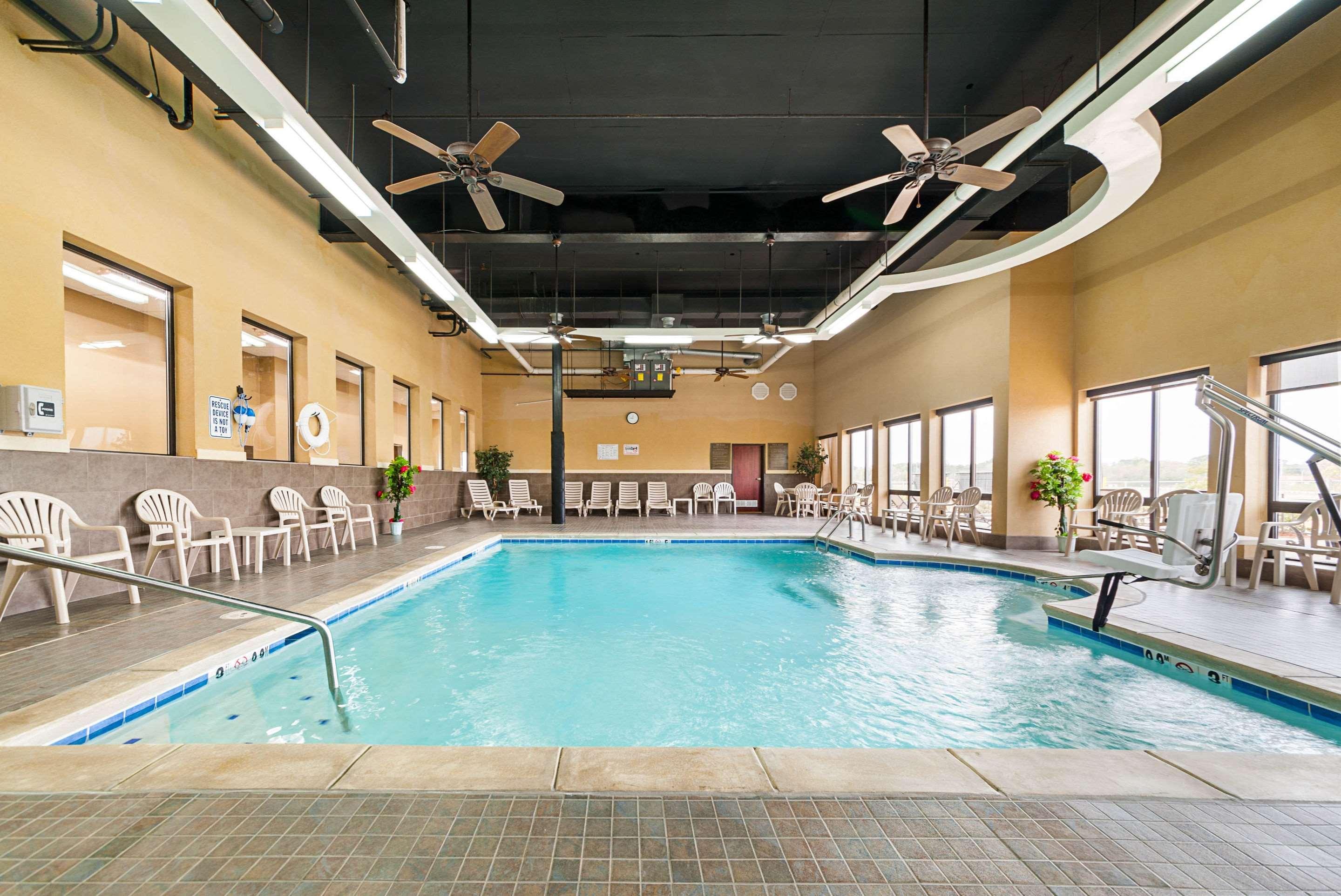 Comfort Suites Бейтсвилл Экстерьер фото