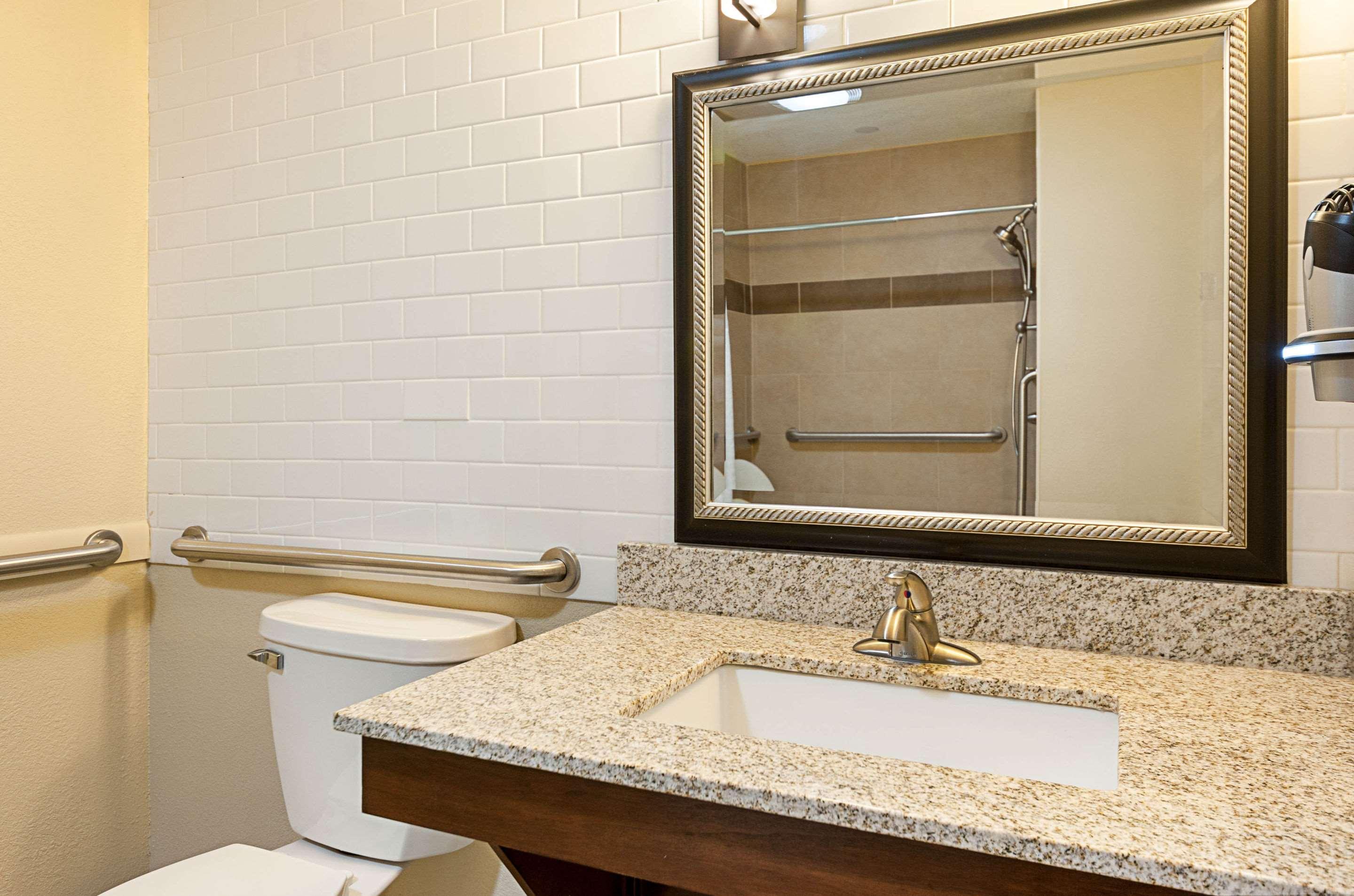 Comfort Suites Бейтсвилл Экстерьер фото