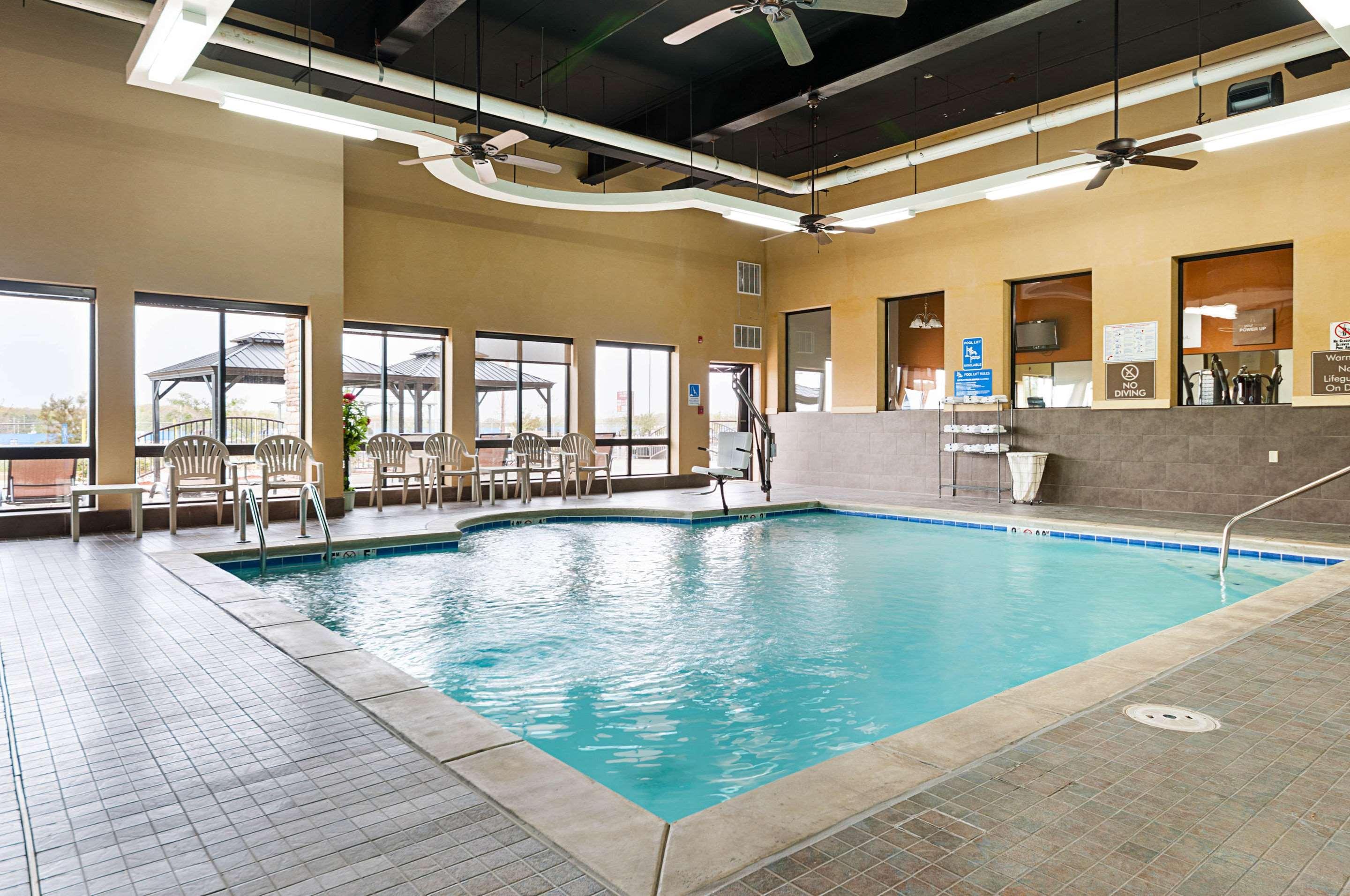 Comfort Suites Бейтсвилл Экстерьер фото