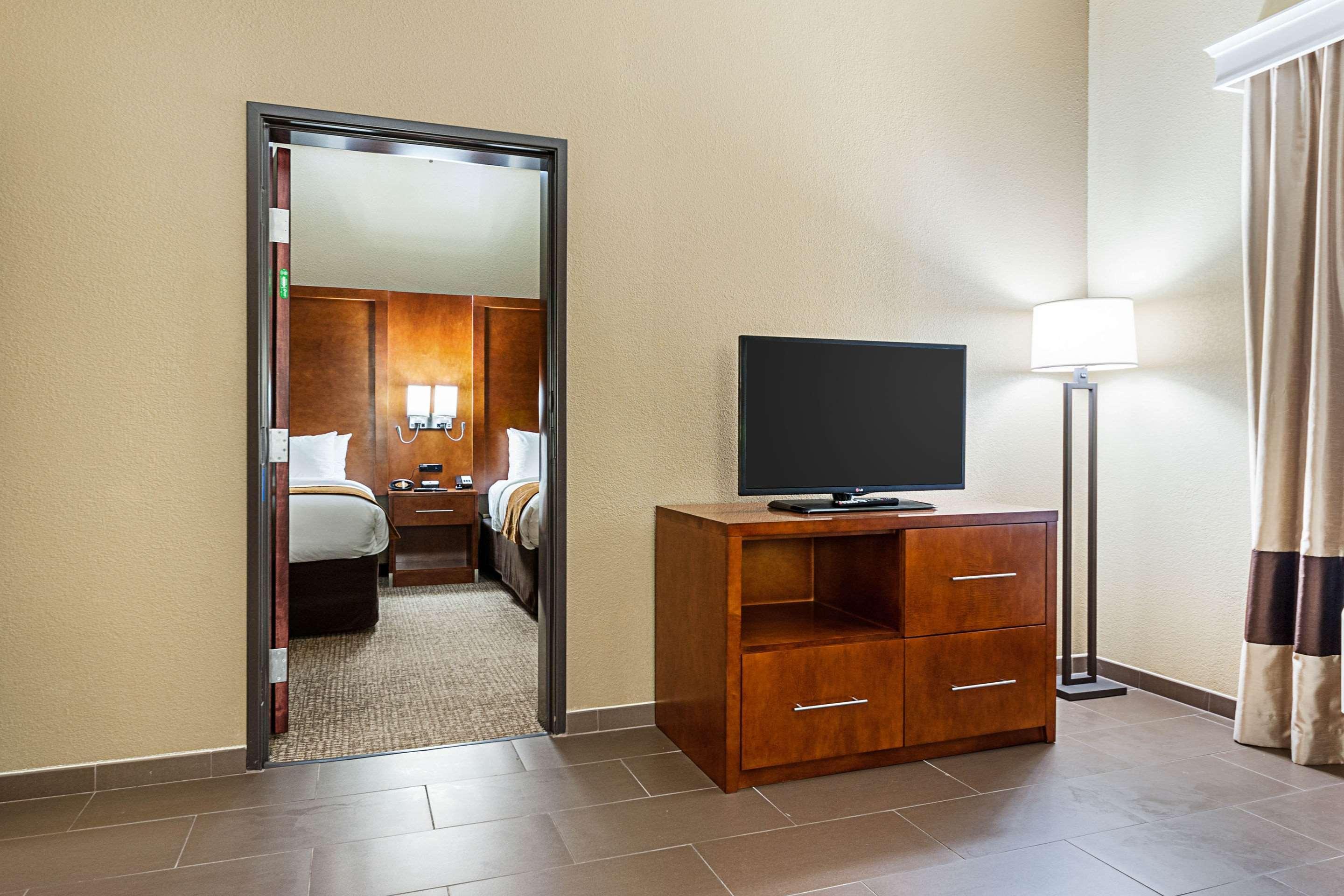Comfort Suites Бейтсвилл Экстерьер фото
