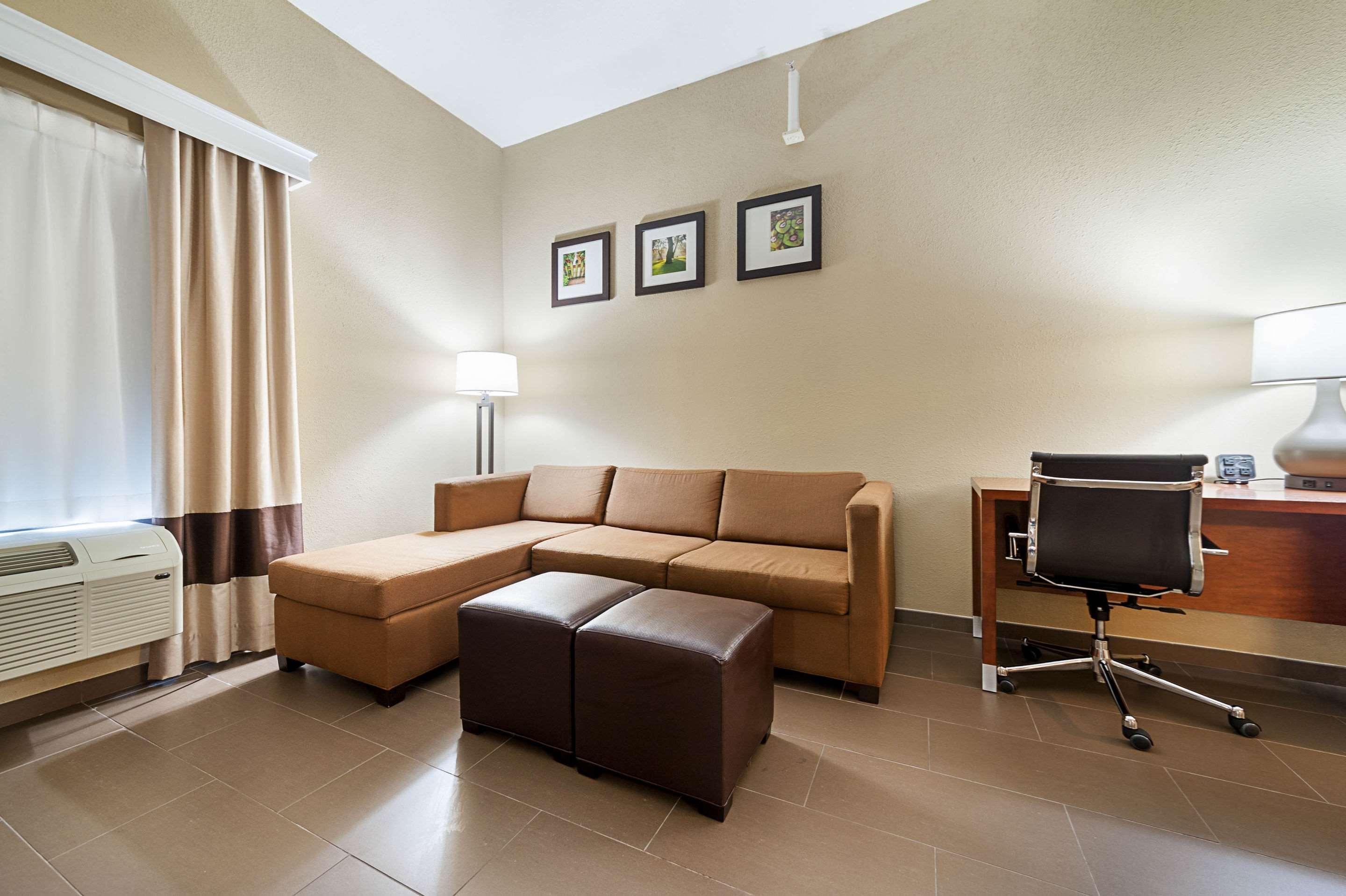 Comfort Suites Бейтсвилл Экстерьер фото