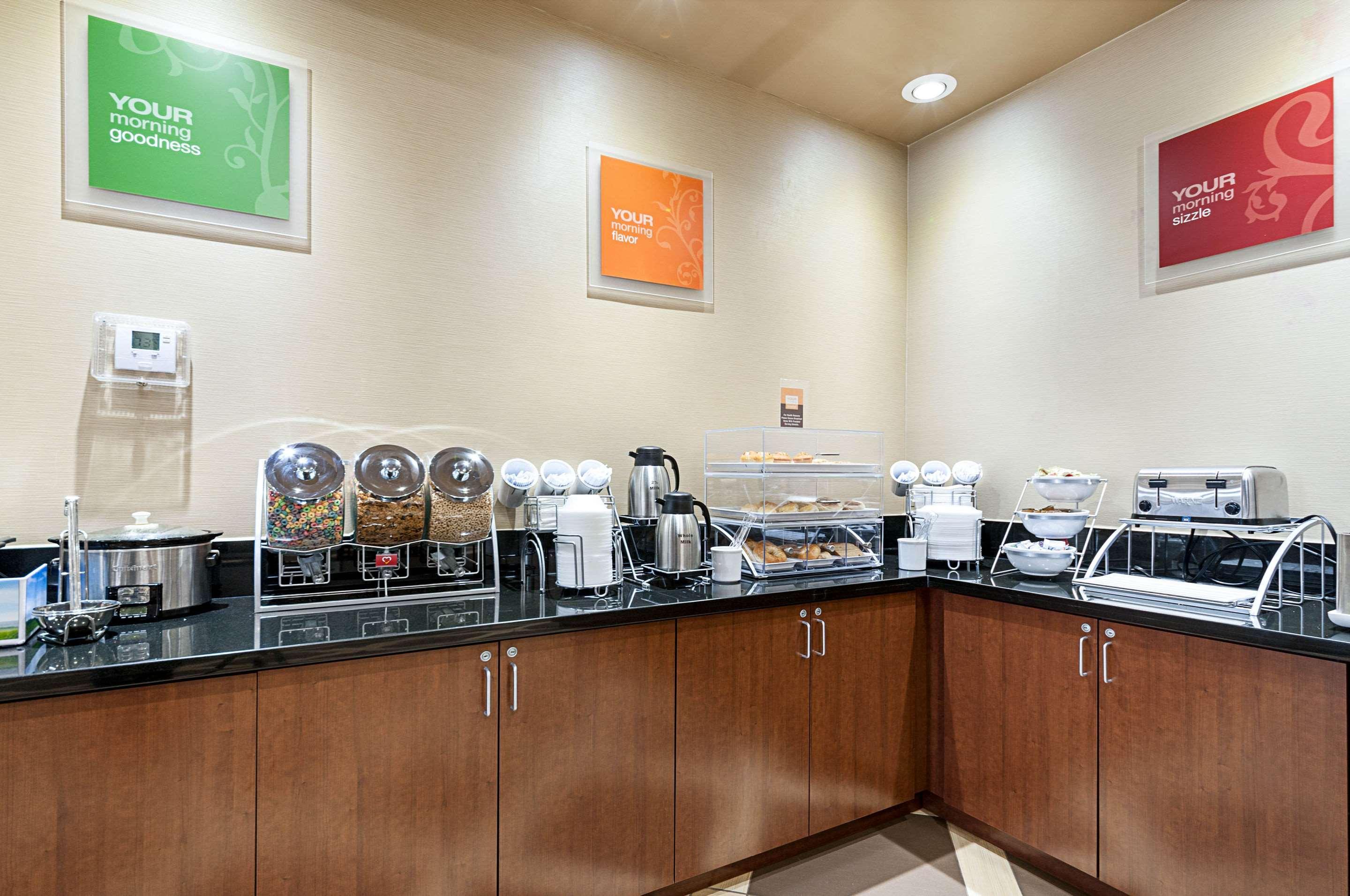 Comfort Suites Бейтсвилл Экстерьер фото