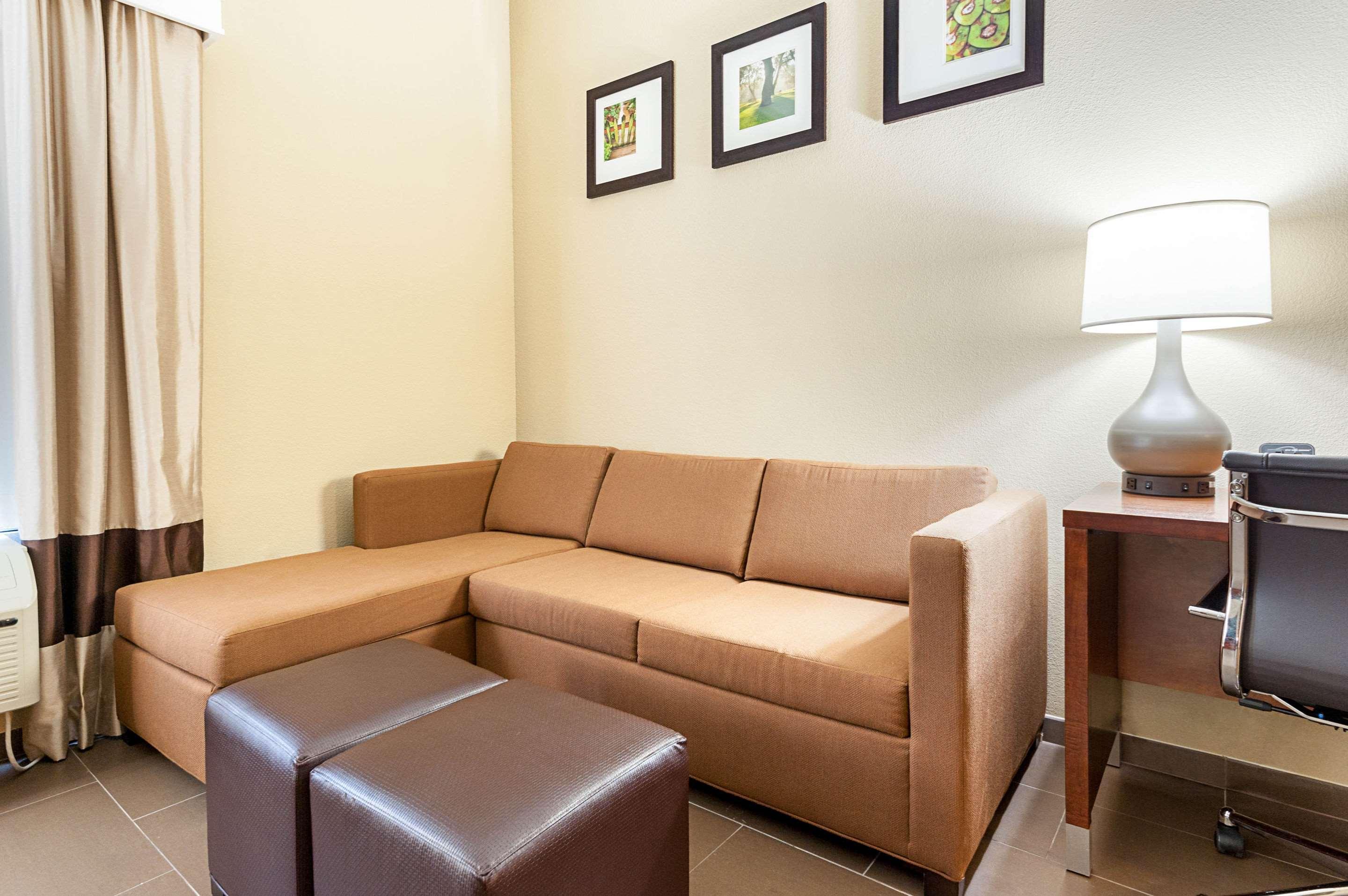 Comfort Suites Бейтсвилл Экстерьер фото