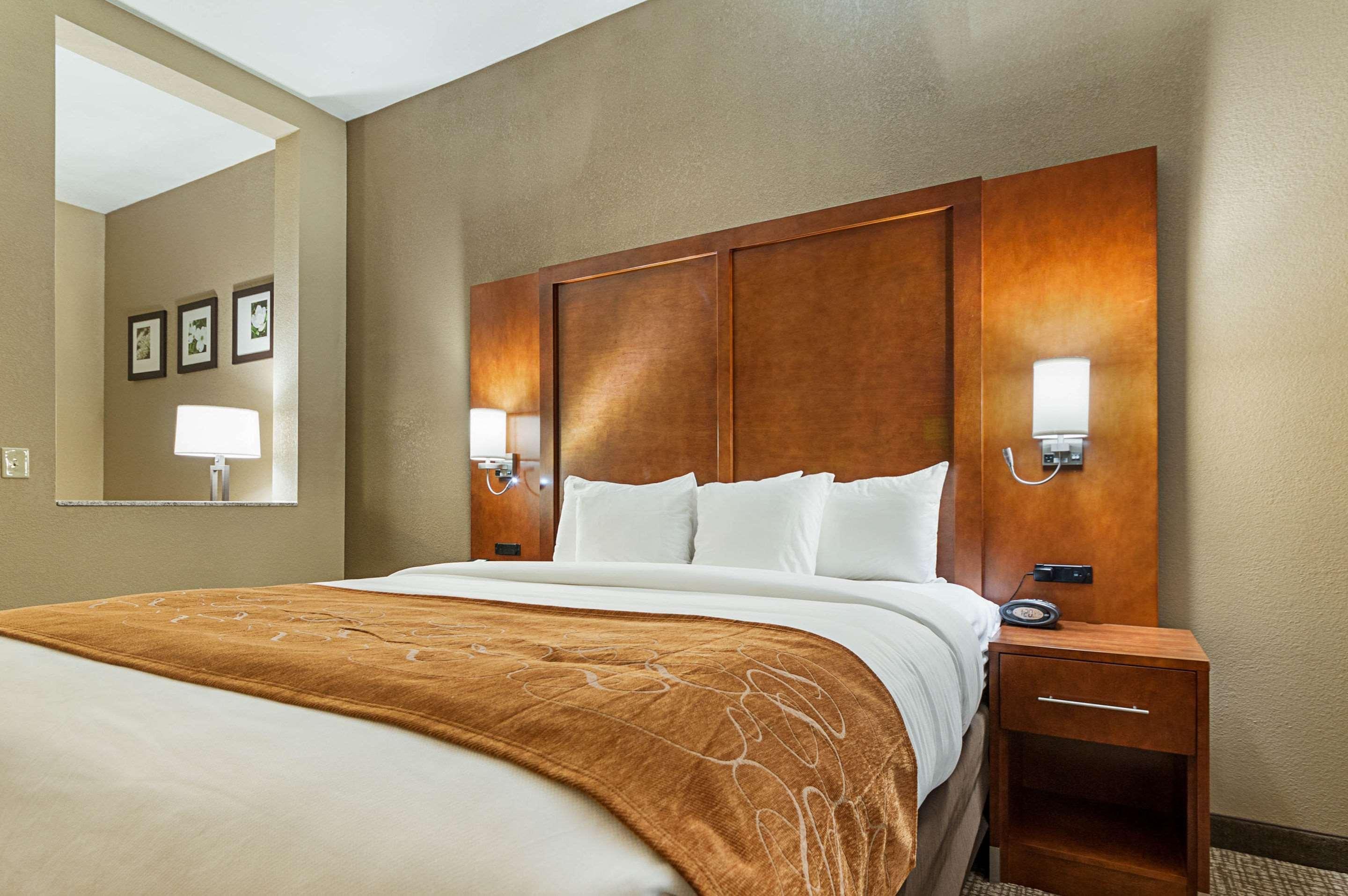 Comfort Suites Бейтсвилл Экстерьер фото