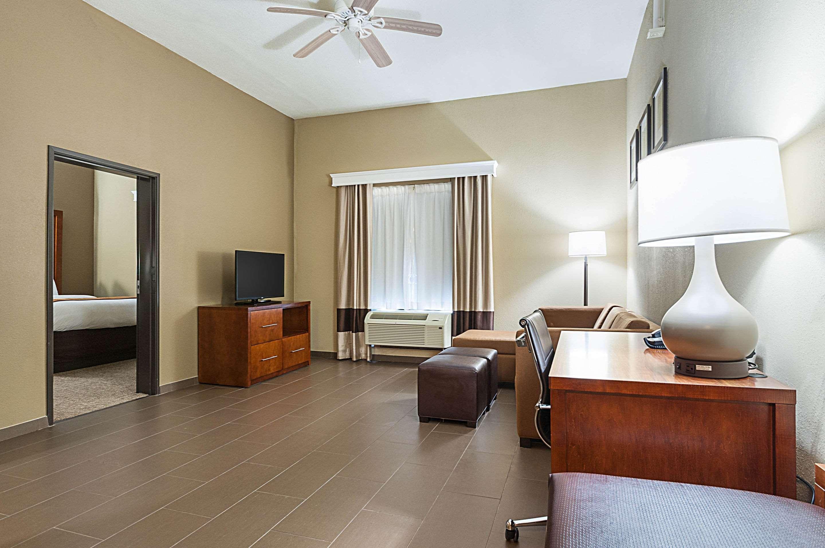 Comfort Suites Бейтсвилл Экстерьер фото